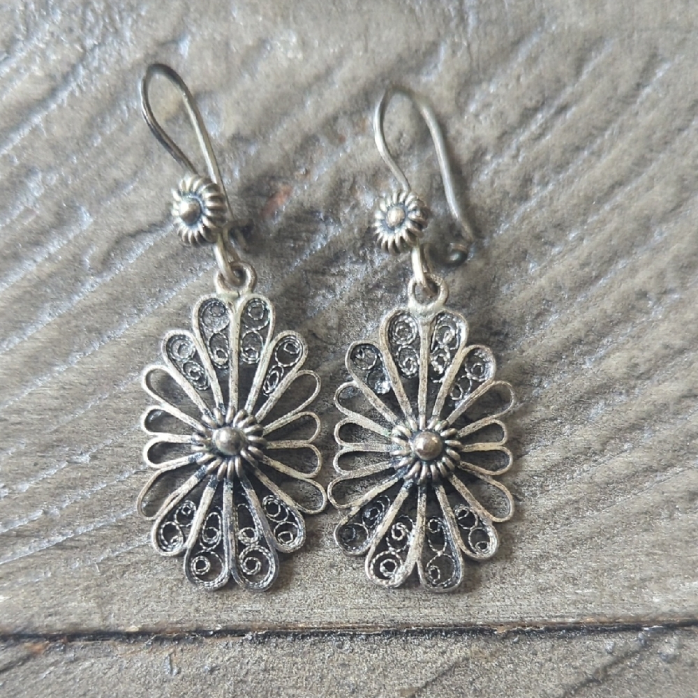 Elegant Silver Filigree Earrings